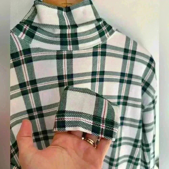Izod women’s turtleneck shirt plaid print preppy size medium - Picture 2 of 12